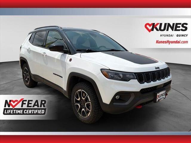 2025 Jeep Compass Trailhawk — photo 1 of 11