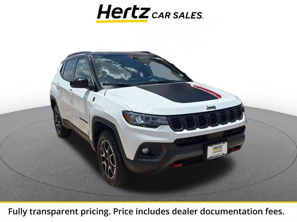 2025 Jeep Compass Trailhawk — photo 1 of 11