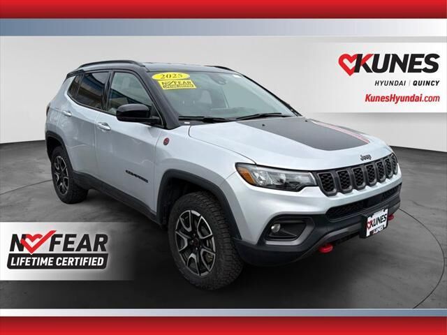 2025 Jeep Compass Trailhawk — photo 1 of 11