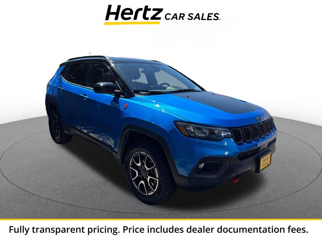 2025 Jeep Compass Trailhawk — photo 1 of 11