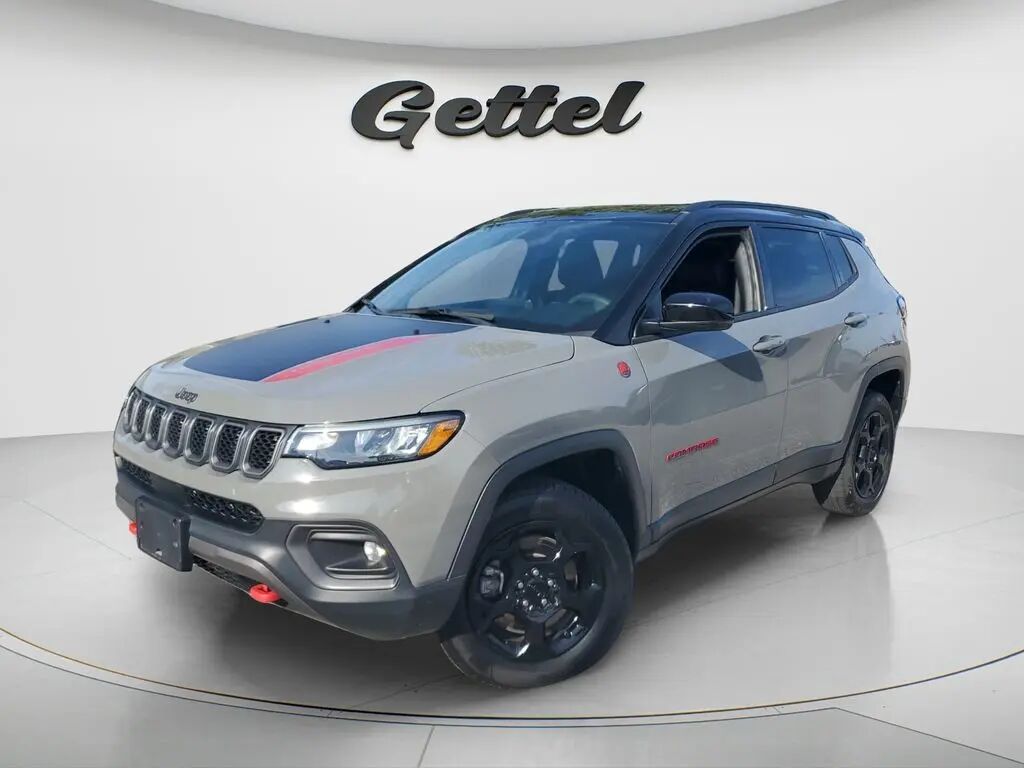 2023 Jeep Compass Trailhawk — photo 1 of 13