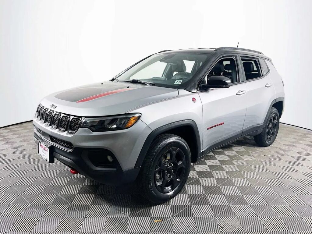2024 Jeep Compass Trailhawk — photo 1 of 13