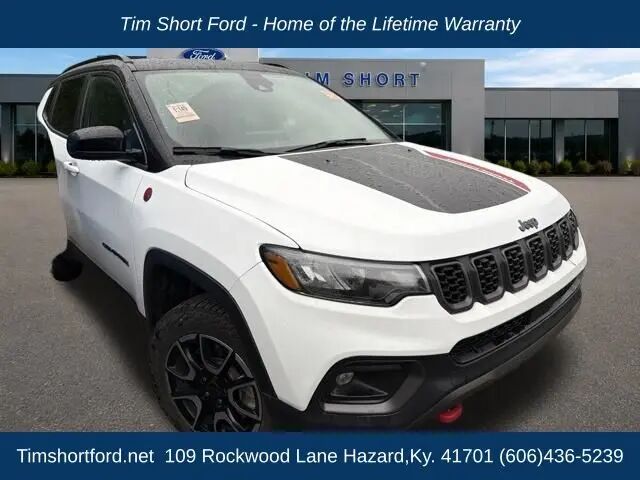 2025 Jeep Compass Trailhawk — photo 1 of 4