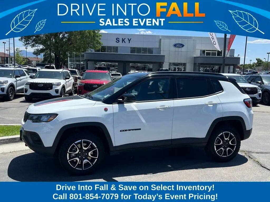 2025 Jeep Compass Trailhawk — photo 1 of 13