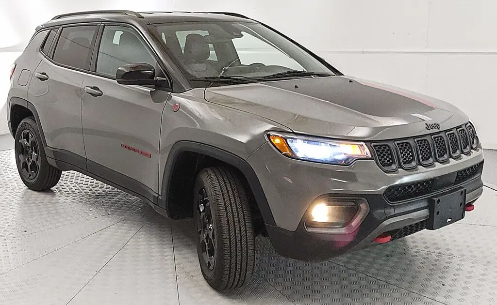 2023 Jeep Compass Trailhawk — photo 1 of 13