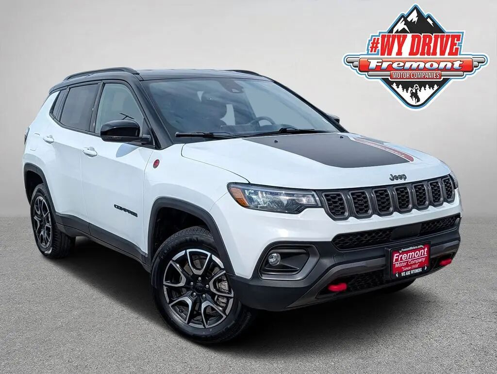 2024 Jeep Compass Trailhawk — photo 1 of 13