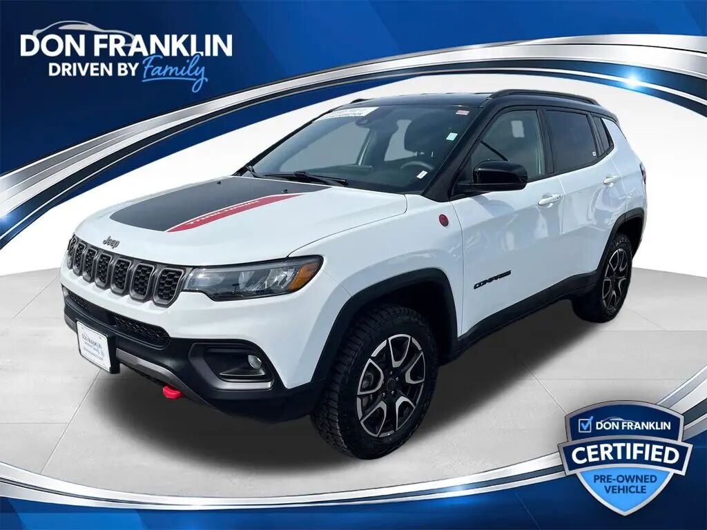 2025 Jeep Compass Trailhawk — photo 1 of 13