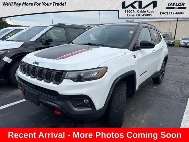2025 Jeep Compass Trailhawk — photo 1 of 4
