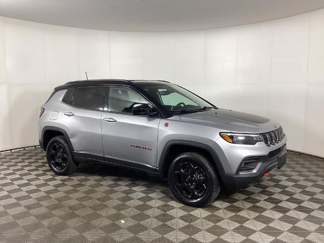 2023 Jeep Compass Trailhawk — photo 1 of 13