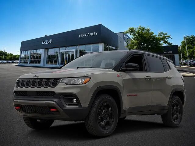 2023 Jeep Compass Trailhawk — photo 1 of 13