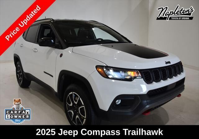 2025 Jeep Compass Trailhawk — photo 1 of 12