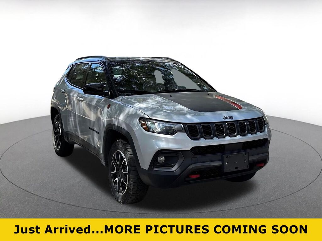 2025 Jeep Compass Trailhawk — photo 1 of 1