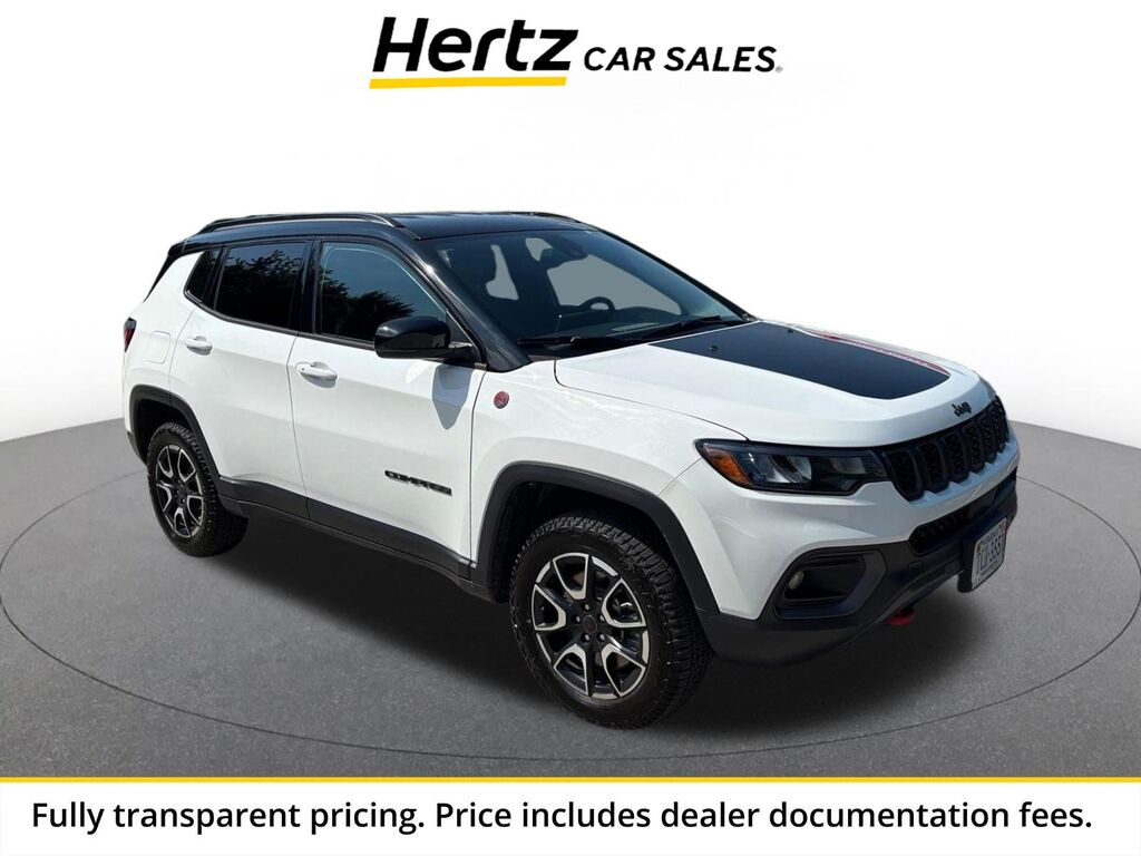 2025 Jeep Compass Trailhawk — photo 1 of 11