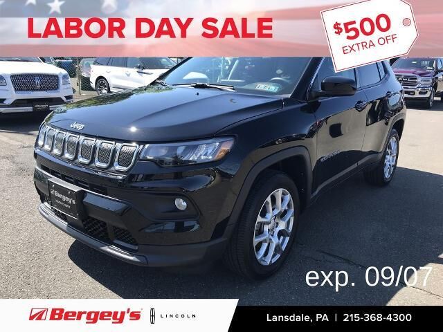 2022 Jeep Compass Latitude Lux — photo 1 of 13