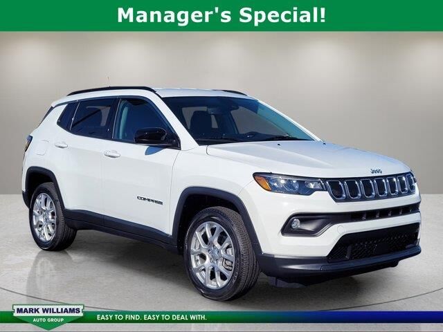 2022 Jeep Compass Latitude Lux — photo 1 of 10