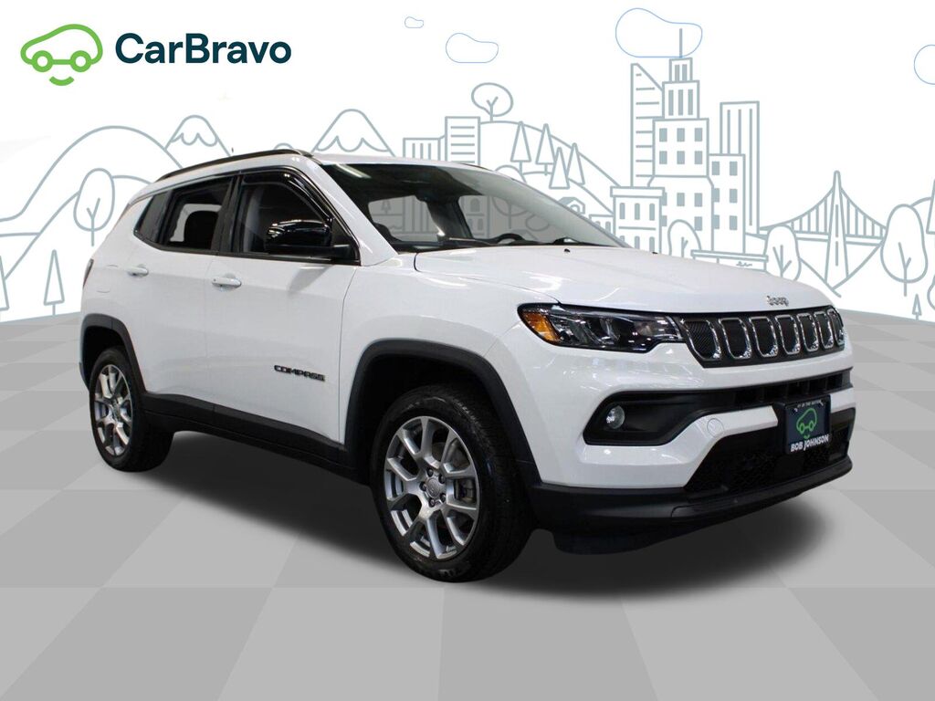 2022 Jeep Compass Latitude Lux 4x4 — photo 1 of 6
