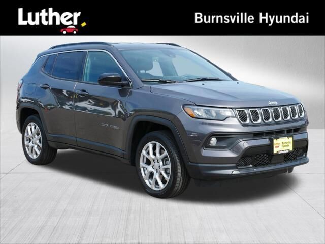 2023 Jeep Compass Latitude Lux — photo 1 of 13