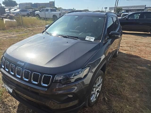 2023 Jeep Compass Latitude Lux — photo 1 of 13