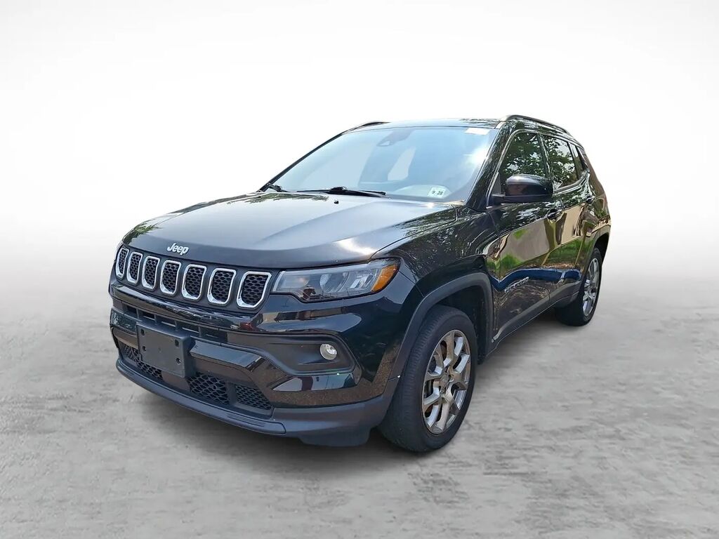 2023 Jeep Compass Latitude Lux — photo 1 of 4