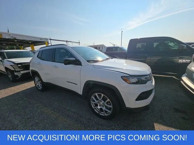 2023 Jeep Compass Latitude Lux — photo 1 of 6