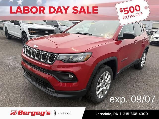 2023 Jeep Compass Latitude Lux — photo 1 of 13