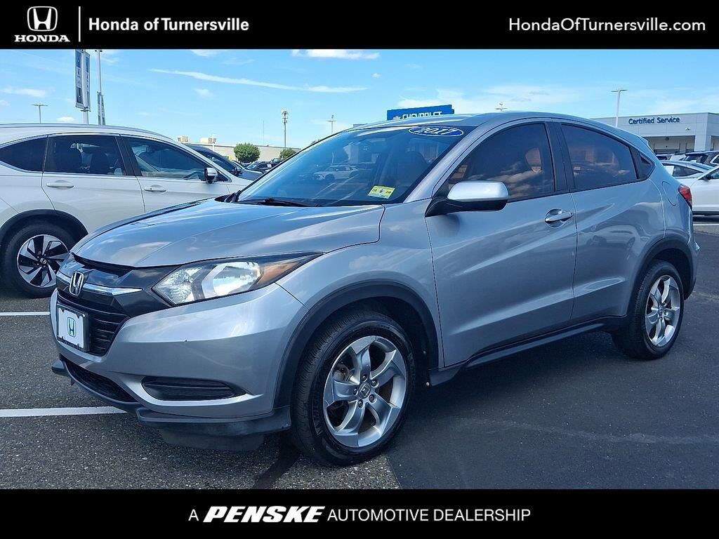2017 Honda HR-V LX — photo 1 of 13