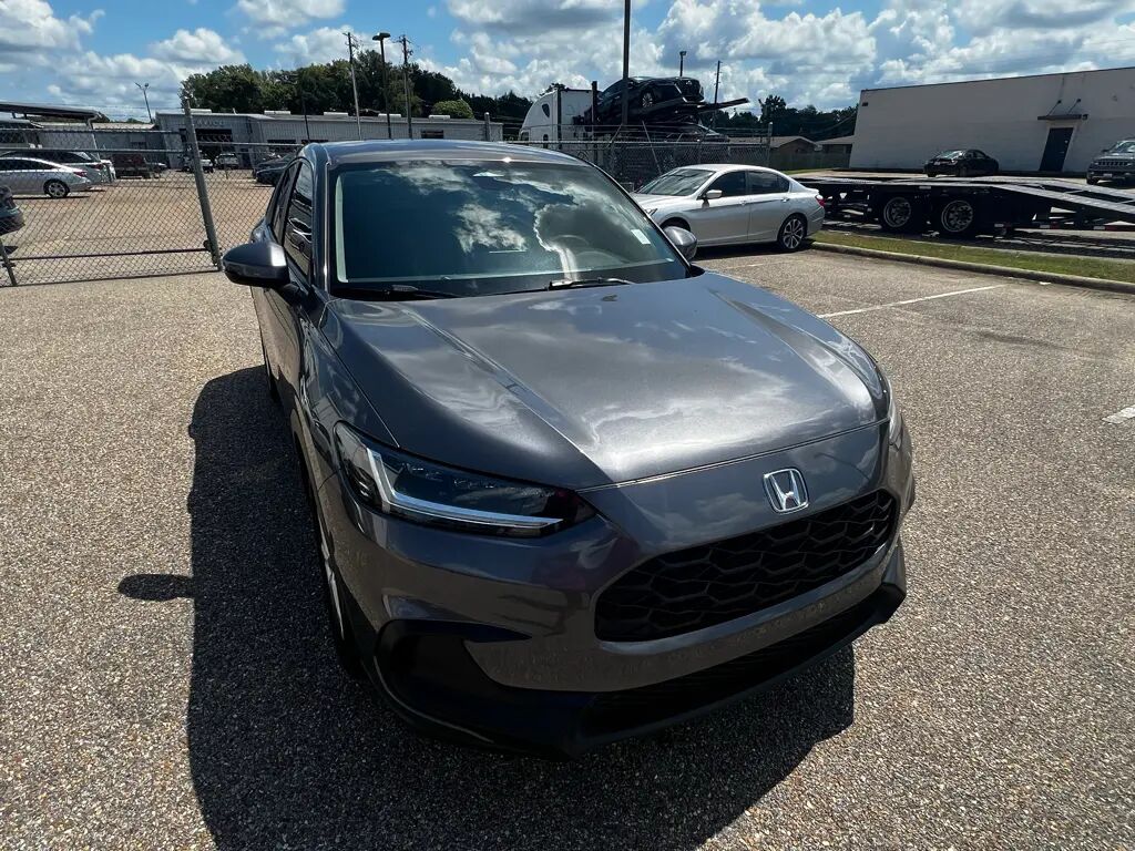 2025 Honda HR-V LX — photo 1 of 13