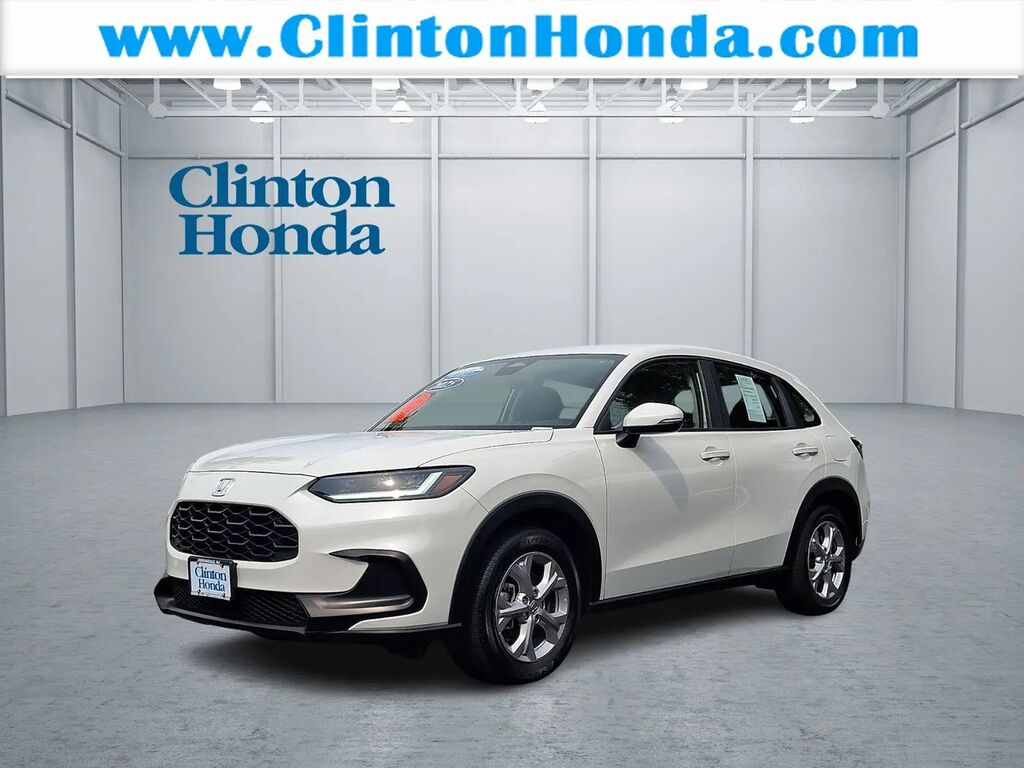 2025 Honda HR-V LX — photo 1 of 13
