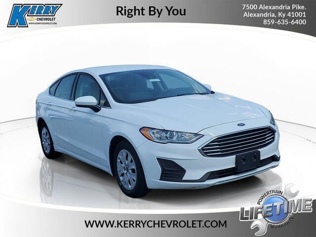 2019 Ford Fusion S — photo 1 of 13