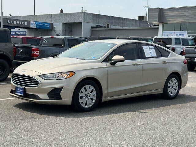 2019 Ford Fusion S — photo 1 of 13