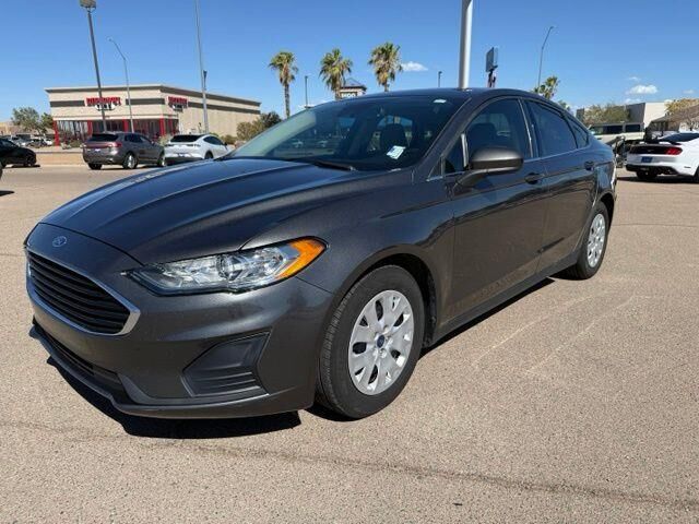 2020 Ford Fusion S — photo 1 of 13