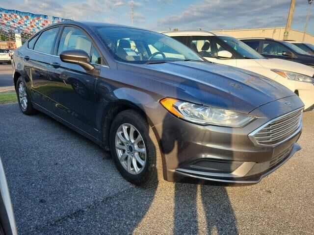 2017 Ford Fusion S — photo 1 of 3