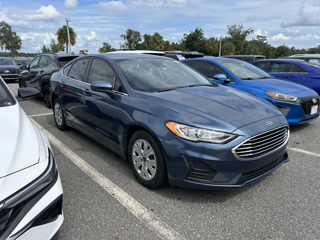 2019 Ford Fusion S — photo 1 of 13