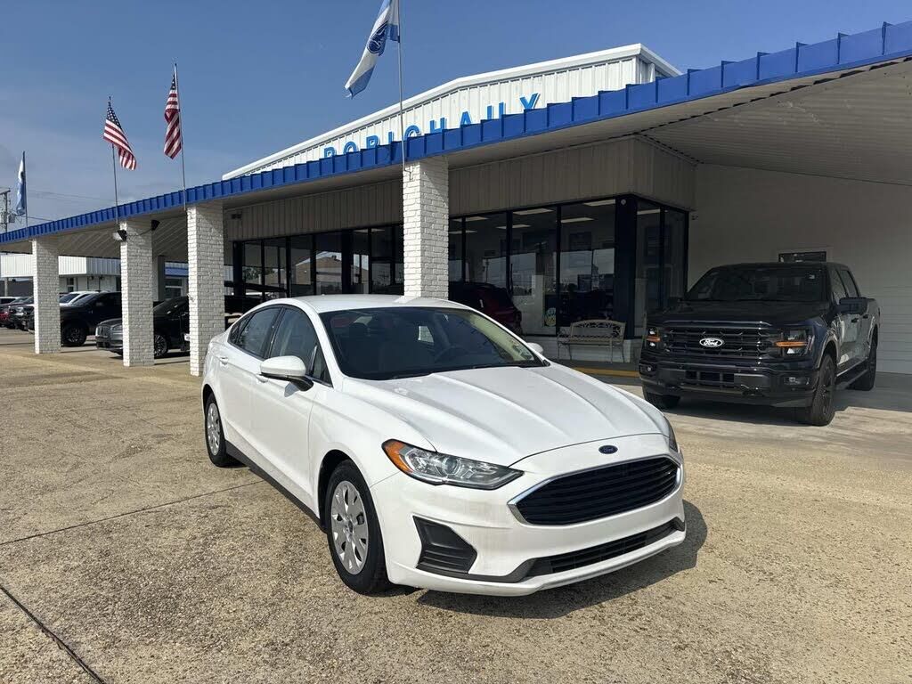 2020 Ford Fusion S — photo 1 of 1