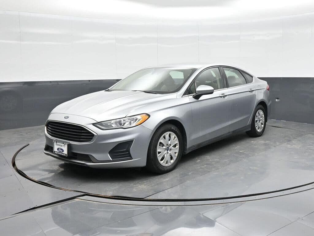 2020 Ford Fusion S — photo 1 of 1