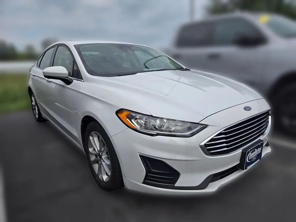 2020 Ford Fusion SE — photo 1 of 10
