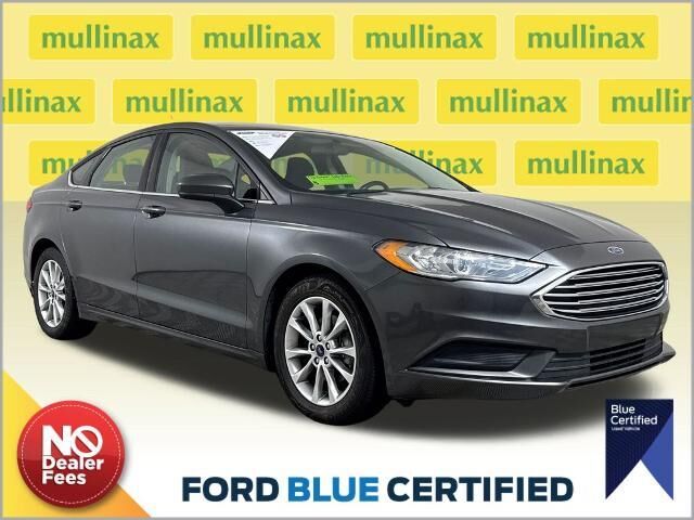 2017 Ford Fusion SE — photo 1 of 7