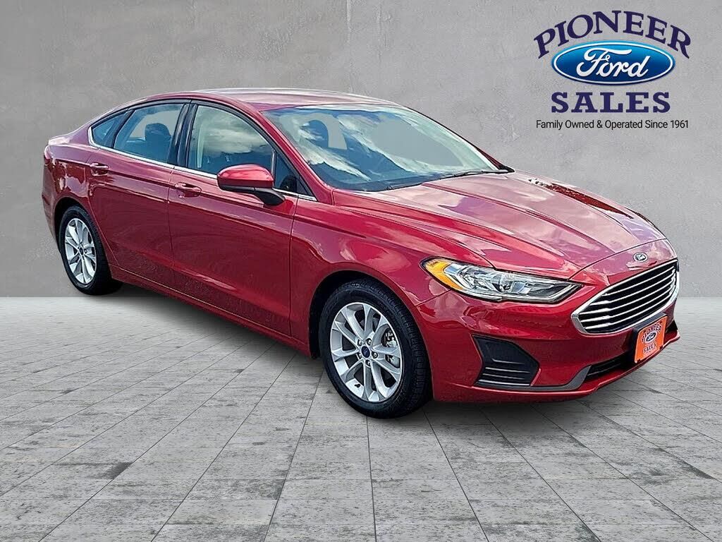 2020 Ford Fusion SE — photo 1 of 1