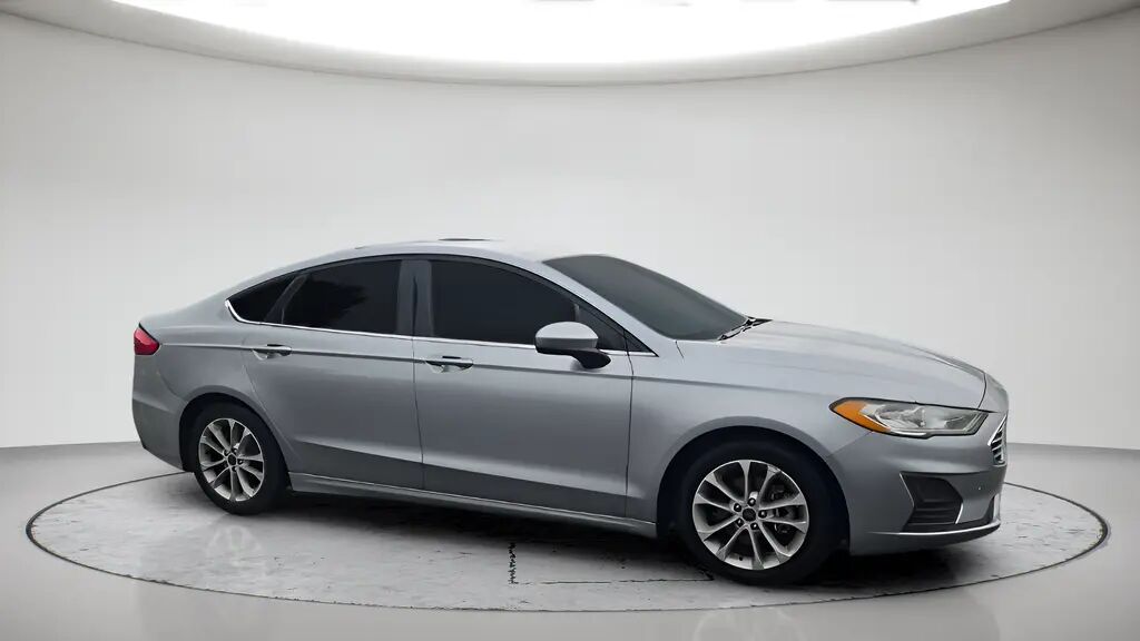 2020 Ford Fusion SE — photo 1 of 13