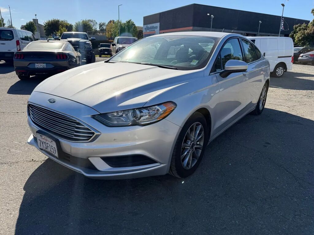 2017 Ford Fusion SE — photo 1 of 12