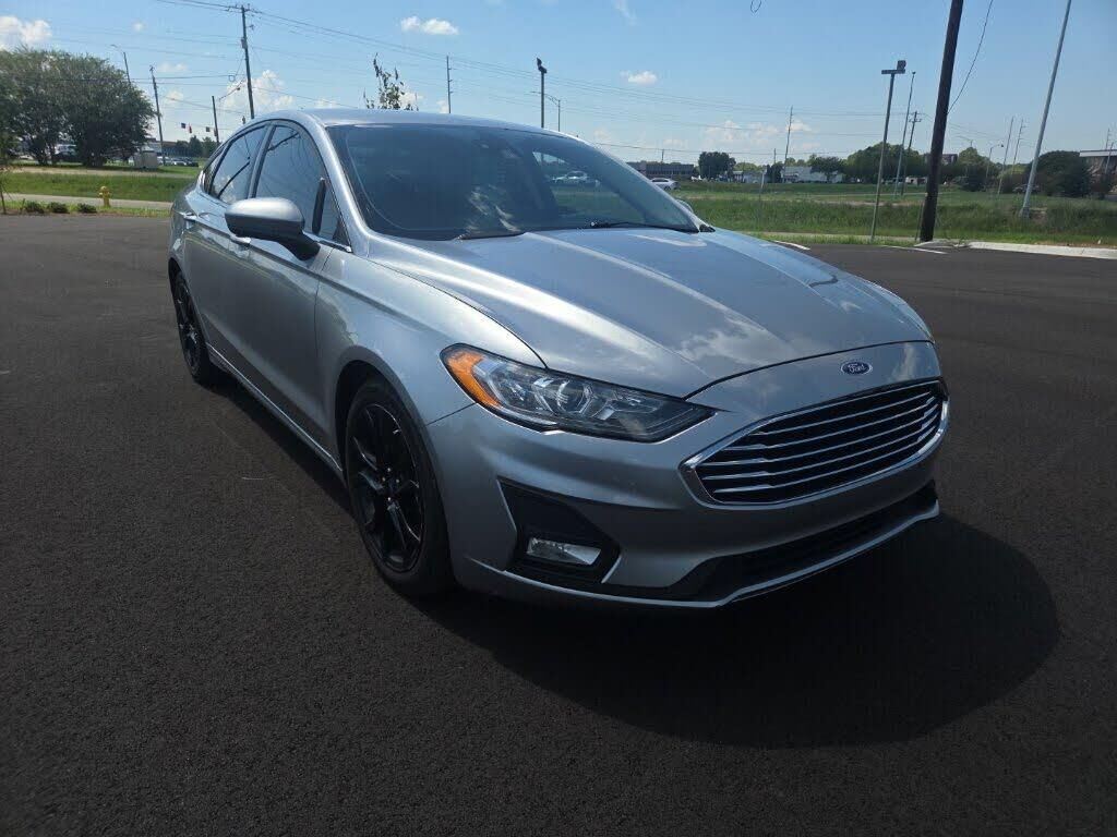 2020 Ford Fusion SE — photo 1 of 1