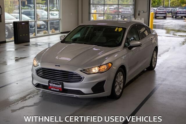 2019 Ford Fusion SE — photo 1 of 13