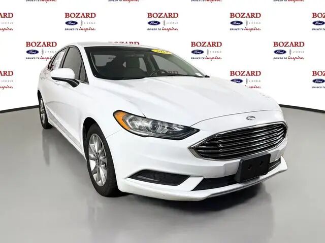 2017 Ford Fusion SE — photo 1 of 11