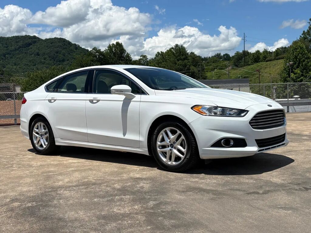 2013 Ford Fusion SE — photo 1 of 13