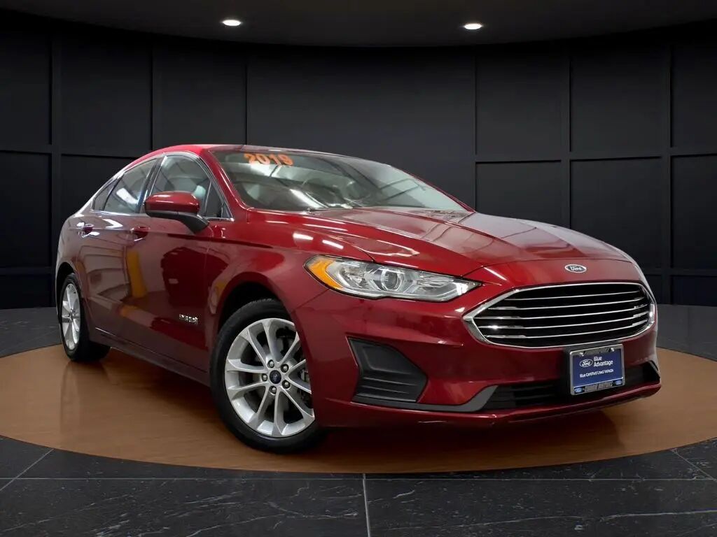 2019 Ford Fusion Hybrid SE — photo 1 of 13
