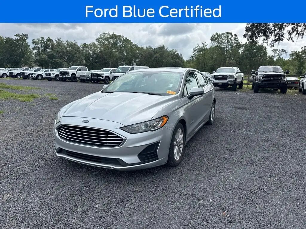 2019 Ford Fusion Hybrid SE — photo 1 of 25