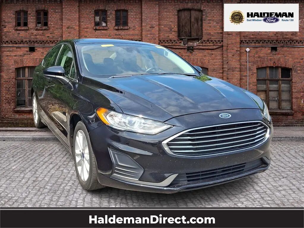2020 Ford Fusion Hybrid SE — photo 1 of 13
