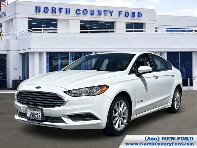 2017 Ford Fusion Hybrid SE — photo 1 of 1