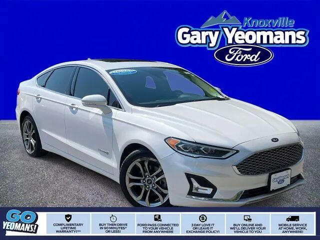 2019 Ford Fusion Hybrid Titanium — photo 1 of 13