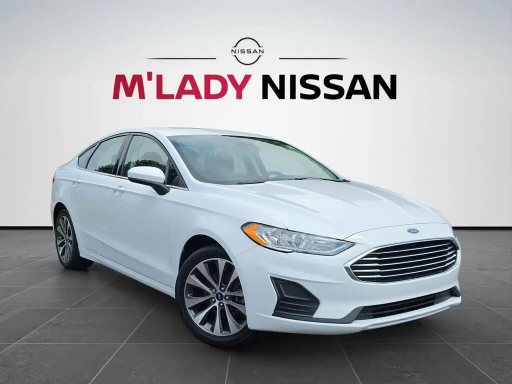 2020 Ford Fusion SE — photo 1 of 12